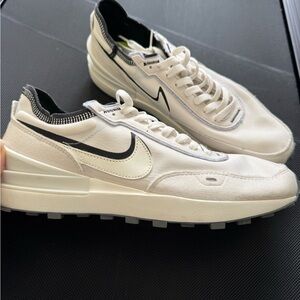 Nike MENS Waffle SNEAKERS SIZE 9.5